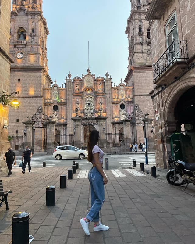 Hola MORE♥️ 
•
•
•
•
•
•
#morelia #catedrales #selfie #arquitectura